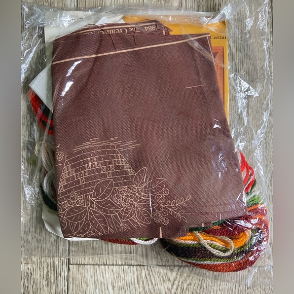 Creative Circle Cattails + Daisies Set 2 Crewel Embroidery 1986 - Picture 4 of 4